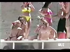El jefe regaña y se  ...