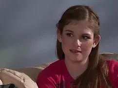 Una linda niña de he ...