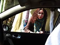 Chica desnuda detrás ...