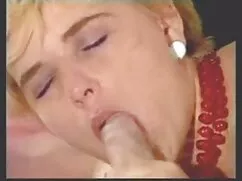 Puta desnuda aprieta ...
