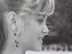Morena de 18 años mo ...
