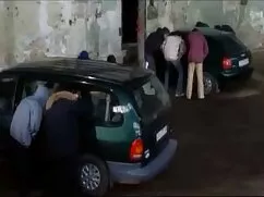 Viejo se mete y se f ...